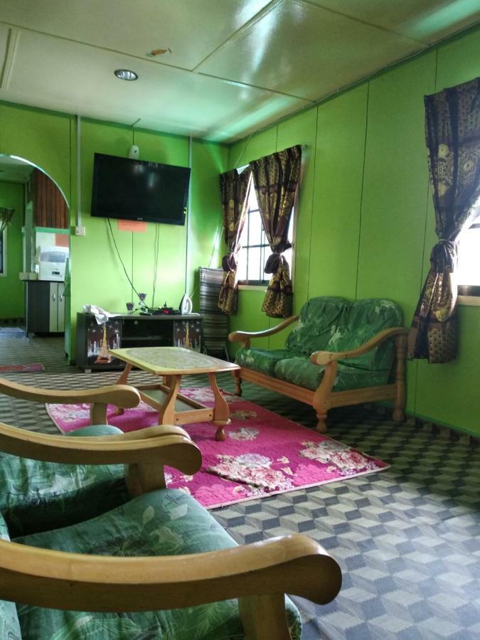Almeera Homestay Kampong Kundassan Buitenkant foto